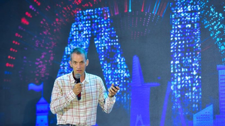 Tiến sĩ Jeff Dean, Giám đốc khoa học của Google phát biểu tại Hội nghị.