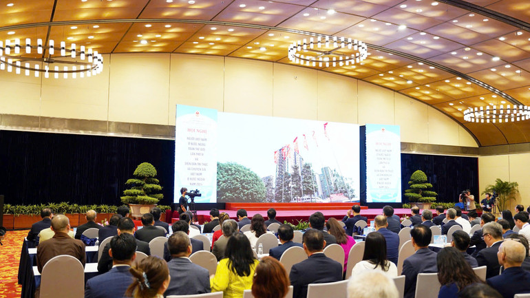 Toàn cảnh Hội nghị người Việt Nam ở nước ngoài toàn thế giới lần thứ IV.