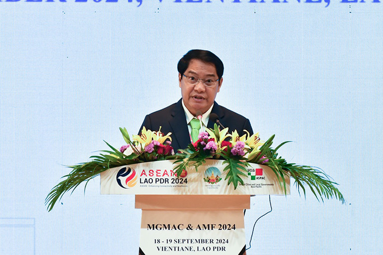 Đô trưởng Vientiane Athsaphangthong Siphandone phát biểu khai mạc sự kiện. (Ảnh: TRỊNH DŨNG)