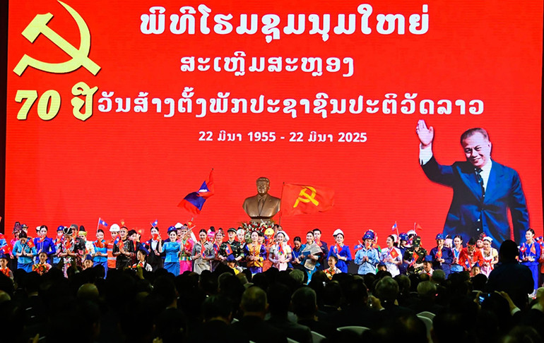 Các nghệ sĩ tham gia biểu diễn tại buổi lễ. (Ảnh: Cộng tác viên)