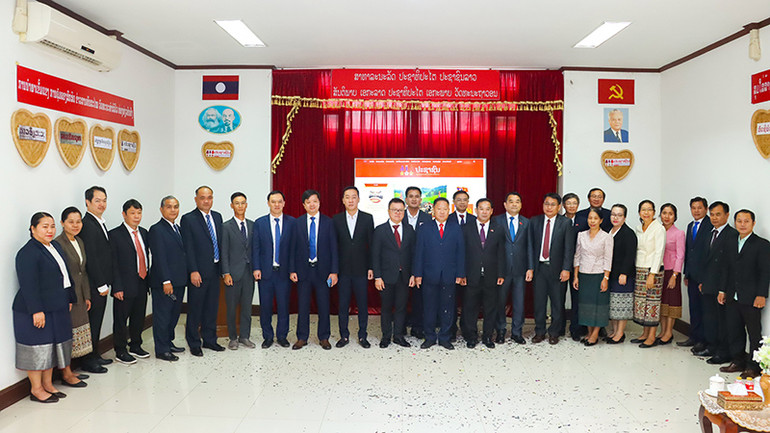 Các đại biểu tham dự lễ bàn giao hệ thống báo Pasaxon điện tử. (Ảnh: HẢI TIẾN)