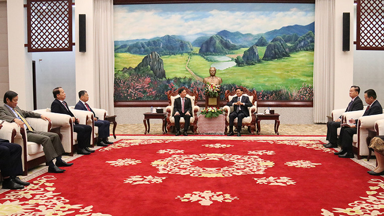 Đoàn đại biểu Quốc hội Việt Nam tiếp kiến Tổng Bí thư, Chủ tịch nước Lào Thongloun Sisoulith. (Ảnh: HẢI TIẾN) Đoàn đại biểu Quốc hội Việt Nam tiếp kiến Tổng Bí thư, Chủ tịch nước Lào Thongloun Sisoulith. (Ảnh: HẢI TIẾN)