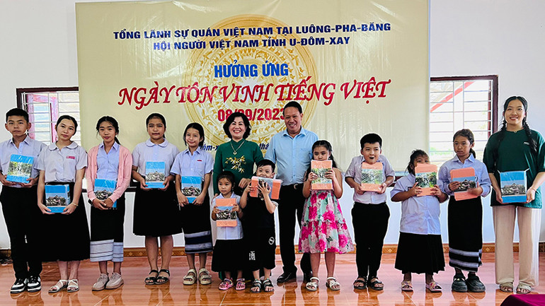 Sự kiện Ngày Tôn vinh tiếng Việt tại các tỉnh Bắc Lào. (Ảnh: Trịnh Dũng)