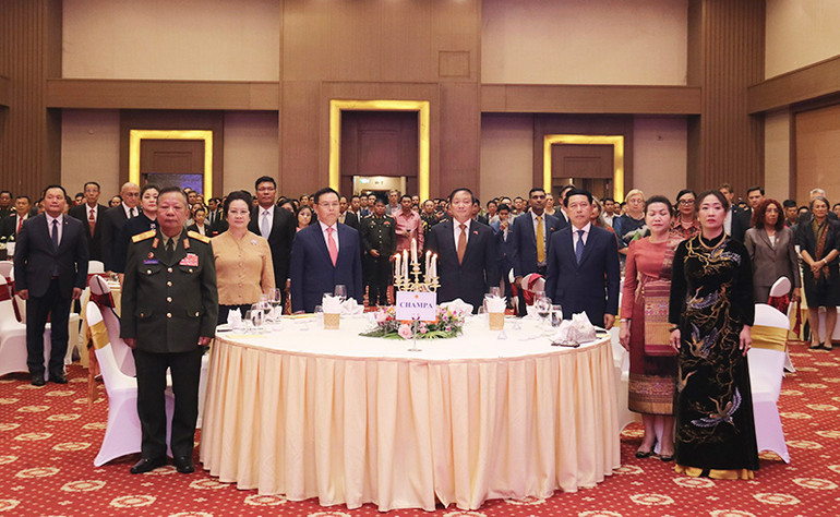 Các đại biểu, quan khách tại buổi lễ. (Ảnh: Trịnh Dũng)