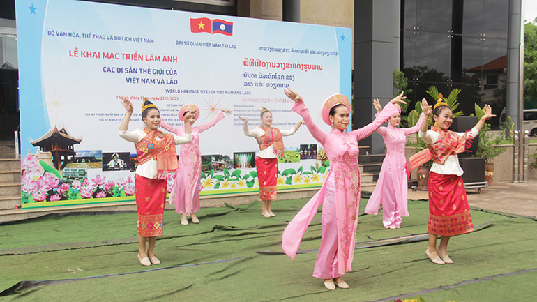 Một tiết mục văn nghệ tại lễ khai mạc. (Ảnh: HẢI TIẾN) Một tiết mục văn nghệ tại lễ khai mạc. (Ảnh: HẢI TIẾN)
