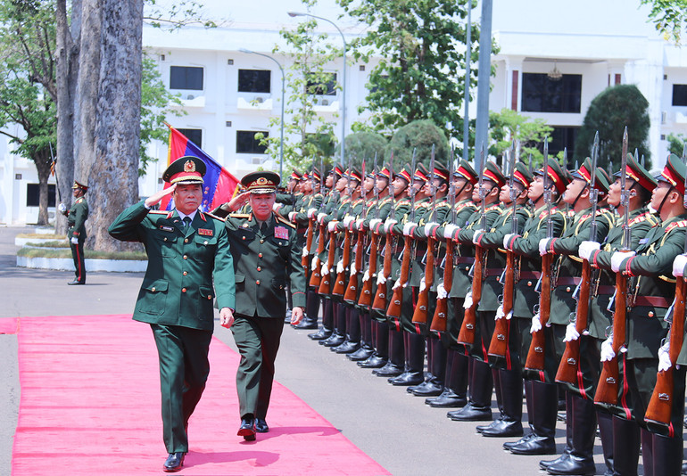Lễ đón chính thức Thượng tướng Nguyễn Tân Cương và đoàn đại biểu quân sự cấp cao Việt Nam. Ảnh: Trịnh Dũng