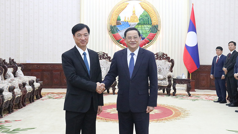 Thủ tướng Chính phủ Lào tiếp đồng chí Nguyễn Duy Ngọc. Ảnh: Trịnh Dũng