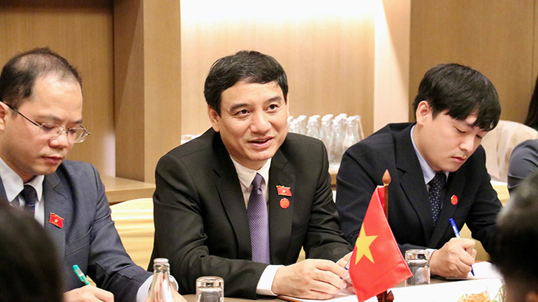 Chủ nhiệm Ủy ban Văn hóa, Giáo dục của Quốc hội kiêm Chủ tịch Hội Hữu nghị Việt Nam-Lào Nguyễn Đắc Vinh. (Ảnh: Trịnh Dũng)