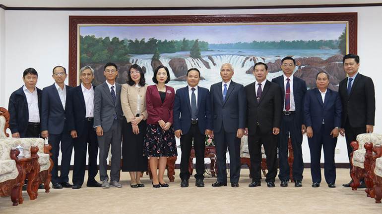 Trưởng Ban Tuyên huấn Trung ương Đảng Nhân dân Cách mạng Lào tiếp đoàn đại biểu Báo Nhân Dân. Ảnh: Hải Tiến