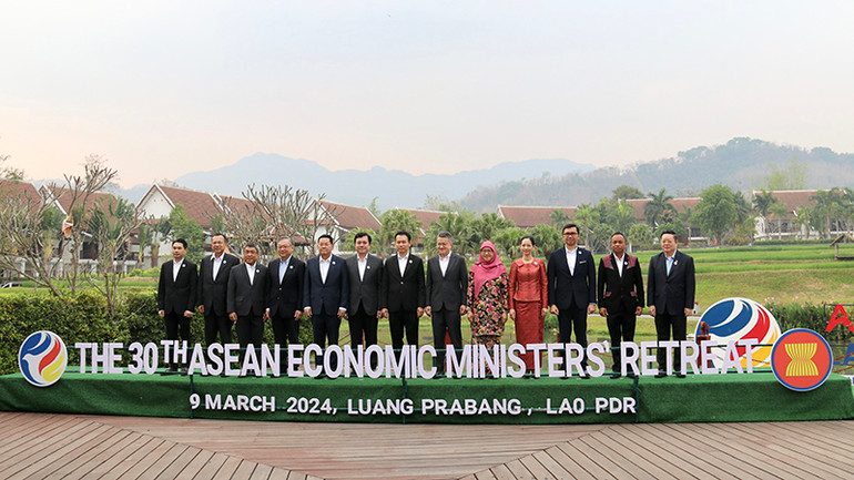 Các trưởng đoàn tham dự hội nghị. (Ảnh: TRỊNH DŨNG) Các trưởng đoàn tham dự hội nghị. (Ảnh: TRỊNH DŨNG)