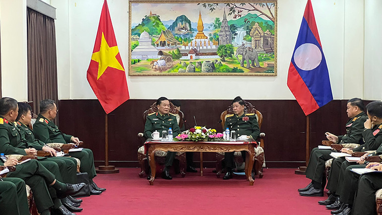 Thượng tướng Hoàng Xuân Chiến đã hội kiến Thượng tướng Vongkham Phommakone, Thứ trưởng Quốc phòng Lào. (Ảnh: TRỊNH DŨNG)