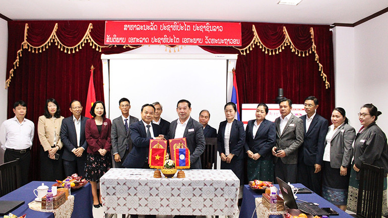 Hai bên ký Bản ghi nhớ. Ảnh: Hải Tiến