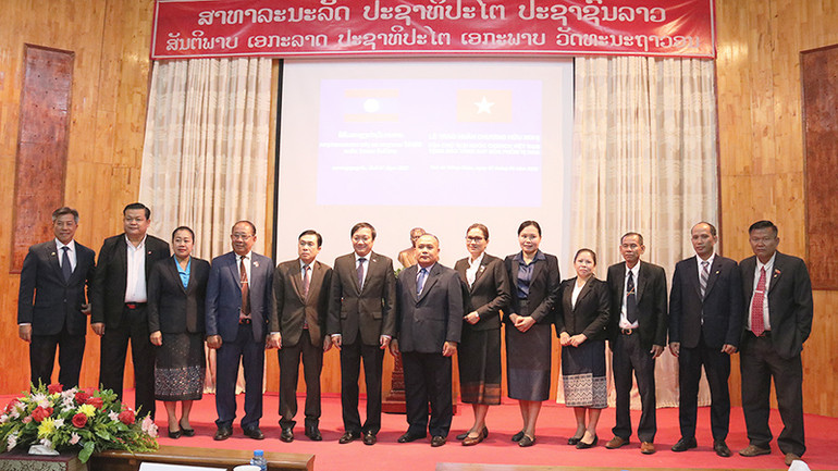 Các đại biểu tại buổi lễ. (Ảnh: Trịnh Dũng)