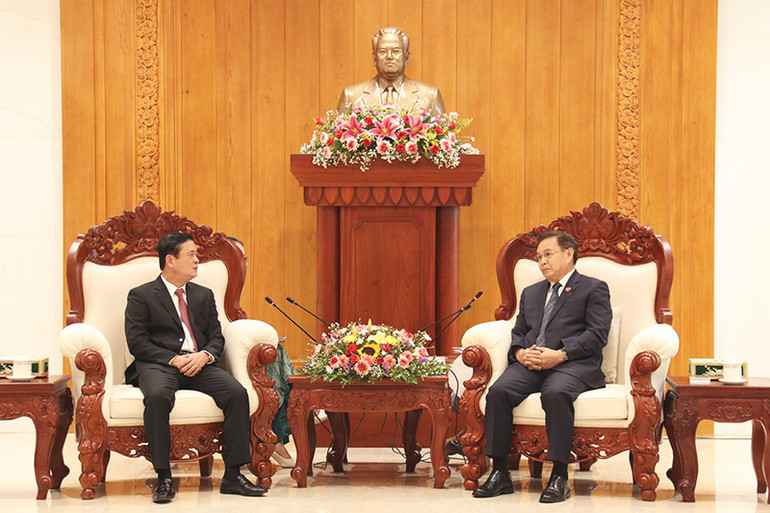 Bí thư Tỉnh ủy Nghệ An Thái Thanh Quý tiếp kiến Chủ tịch Quốc hội Lào Saysomphone Phomvihane. Ảnh: Trịnh Dũng