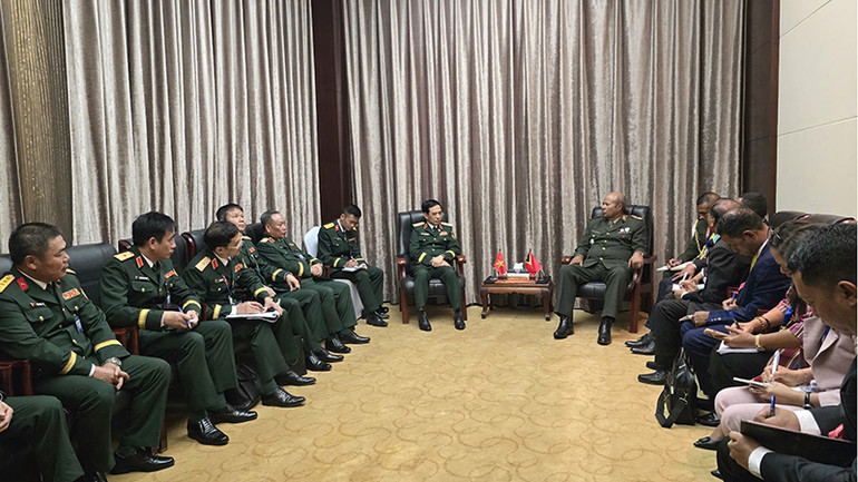 Đại tướng Phan Văn Giang gặp song phương với Trung tướng Domingos Raul, Tư lệnh Lực lượng quốc phòng Timor-Leste. Ảnh: Hải Tiến