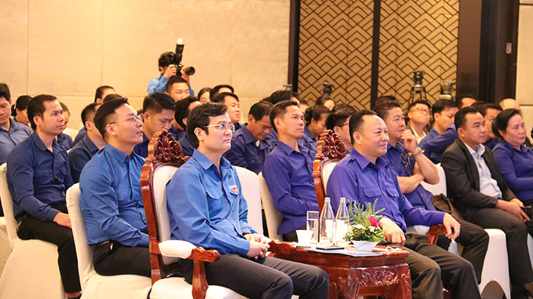 Các đại biểu tham dự chương trình. (Ảnh: Trịnh Dũng)