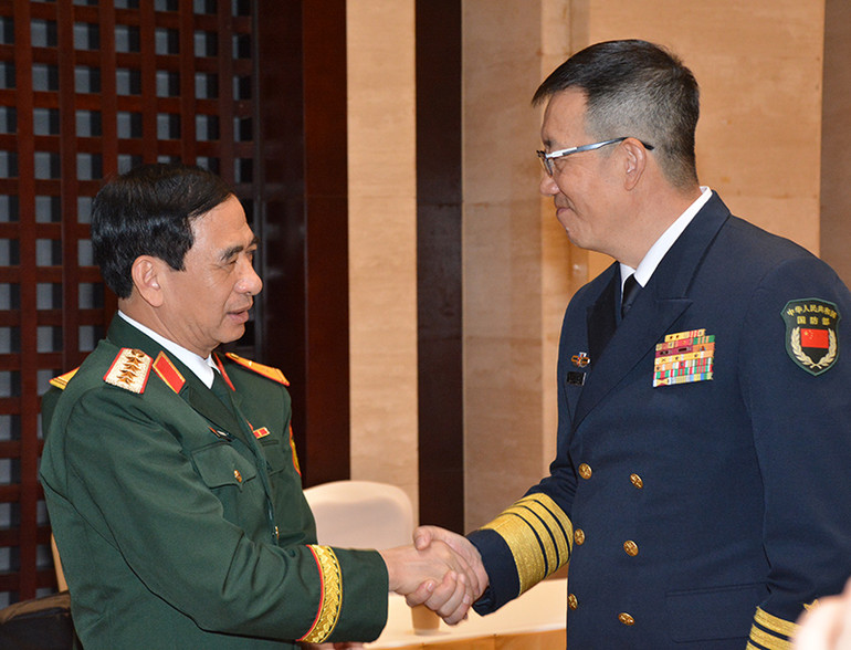 Đại tướng Phan Văn Giang đã có cuộc gặp với Thượng tướng Đổng Quân, Bộ trưởng Quốc phòng Trung Quốc. (Ảnh: Trịnh Dũng)