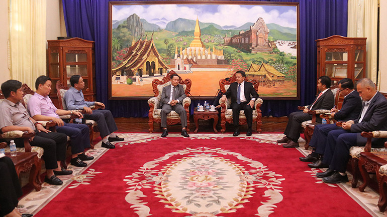 Thứ trưởng Thông tin, Văn hóa và Du lịch Lào tiếp thân mật Đoàn đại biểu Hội Nhà báo Việt Nam. (Ảnh: HẢI TIẾN) Thứ trưởng Thông tin, Văn hóa và Du lịch Lào tiếp thân mật Đoàn đại biểu Hội Nhà báo Việt Nam. (Ảnh: HẢI TIẾN)