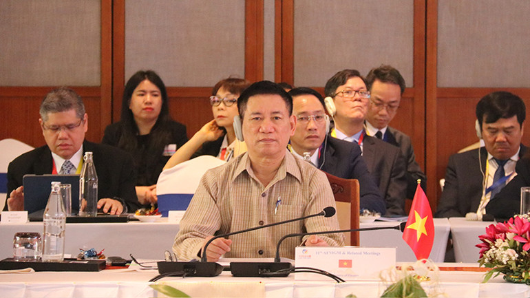 Bộ trưởng Tài chính Hồ Đức Phớc dẫn đầu đoàn Việt Nam tham gia Hội nghị. (Ảnh: Trịnh Dũng)