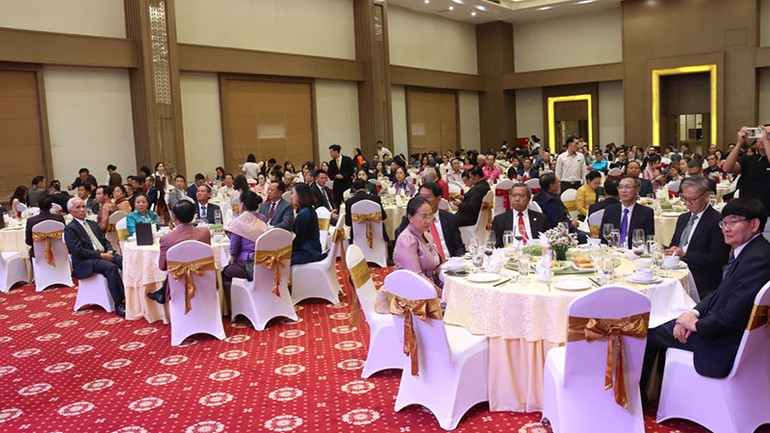 Các đại biểu tại buổi chiêu đãi. Ảnh: Hải Tiến