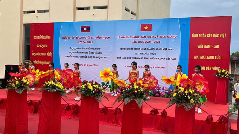 Một tiết mục văn nghệ của các em học sinh nhà trường. (ẢNH: HẢI TIẾN)