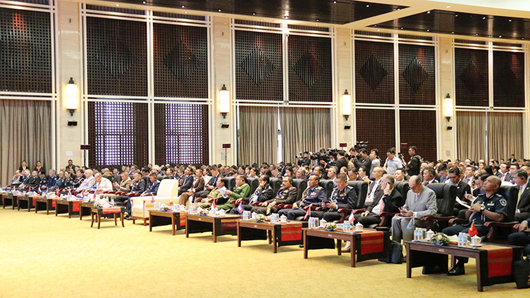 Các đại biểu tại lễ khai mạc. (Ảnh: TRỊNH DŨNG) Các đại biểu tại lễ khai mạc. (Ảnh: TRỊNH DŨNG)