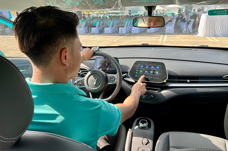 Mỗi tài xế Xanh SM Lào sẽ được định hướng phát triển thành “đại sứ xanh”. (Ảnh: TRỊNH DŨNG)