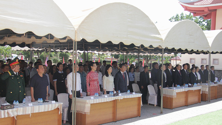 Các đại biểu tham dự buổi lễ. (Ảnh: HẢI TIẾN)