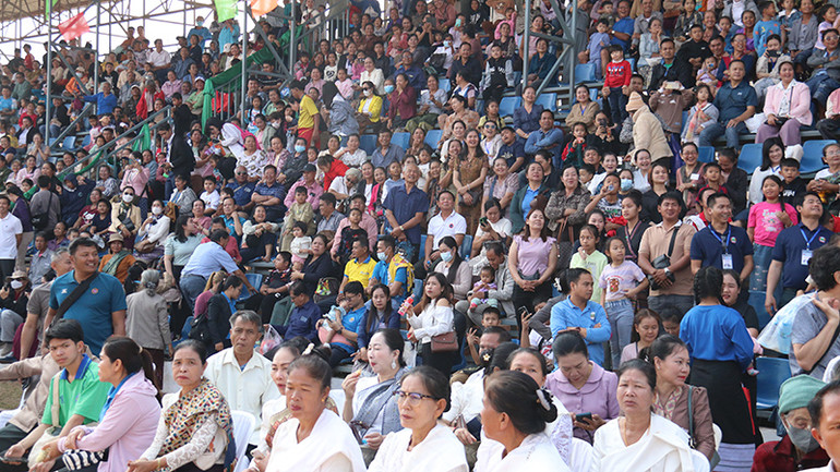 Lễ hội Voi 2025 thu hút đông đảo du khách trong và ngoài nước. (Ảnh: Hải Tiến)