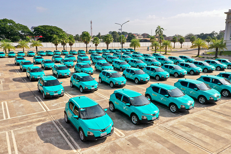 Xanh SM Lào sử dụng mẫu xe VinFast VF 5 Plus, được sơn màu xanh lục lam (cyan) đặc trưng của thương hiệu, với hơn 150 xe hoạt động tại thủ đô Vientiane. (Ảnh: TRỊNH DŨNG)