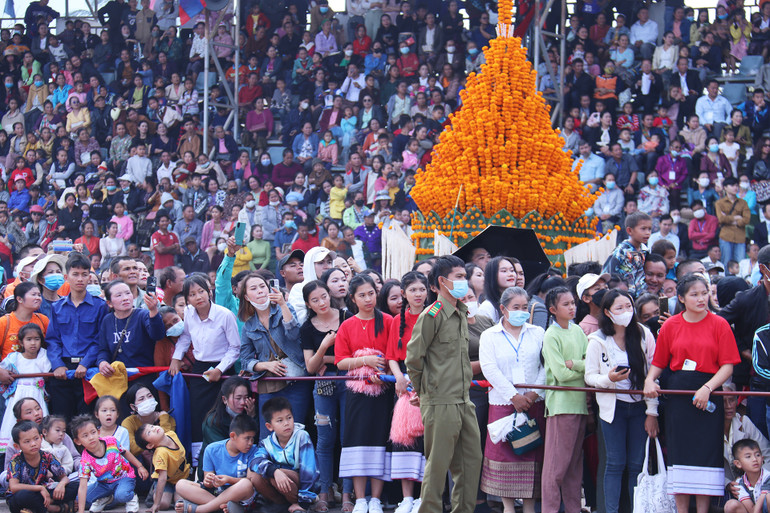 Lễ hội thu hút sự tham gia của hàng chục nghìn người dân và du khách. (Ảnh: Trịnh Dũng)