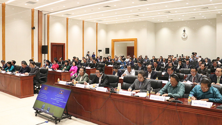 Các đại biểu tham dự buổi Tọa đàm về sửa đổi, bổ sung Hiến pháp. Ảnh: Hải Tiến