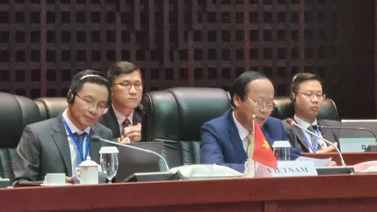 Thứ trưởng Tài nguyên và Môi trường Võ Tuấn Nhân phát biểu tại hội nghị. (Ảnh: TRỊNH DŨNG)