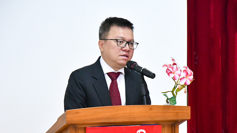 Tổng Biên tập Báo Nhân Dân Lê Quốc Minh phát biểu tại buổi lễ. (Ảnh: TRỊNH DŨNG)