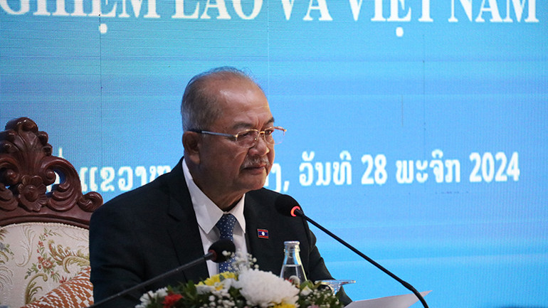 Phó Thủ tướng Lào Kikeo Khaykhamphithoune phát biểu đề dẫn tại Hội thảo. (Ảnh: Trịnh Dũng) Phó Thủ tướng Lào Kikeo Khaykhamphithoune phát biểu đề dẫn tại Hội thảo. (Ảnh: Trịnh Dũng)