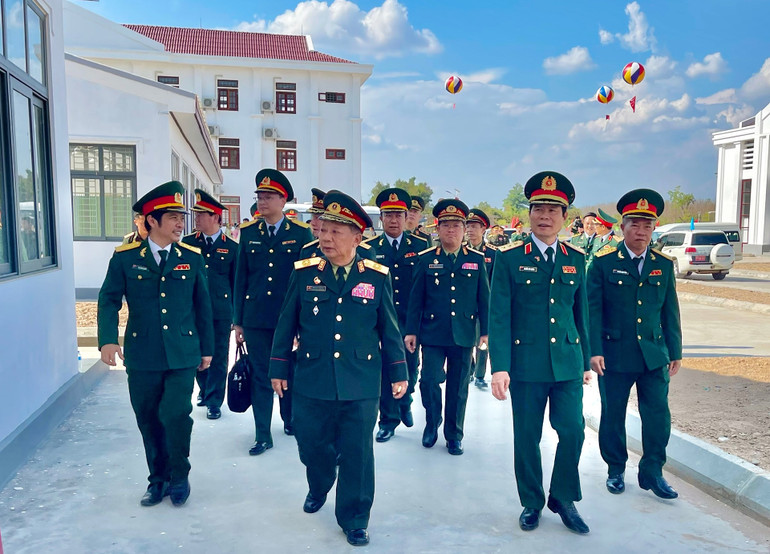 Các đại biểu tham quan các hạng mục công trình. Ảnh: Trịnh Dũng