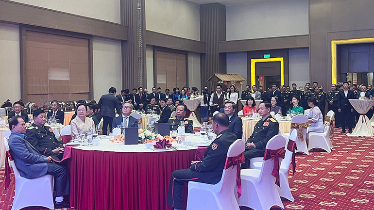 Các đại biểu tham dự buổi lễ. (Ảnh: TRỊNH DŨNG) Các đại biểu tham dự buổi lễ. (Ảnh: TRỊNH DŨNG)