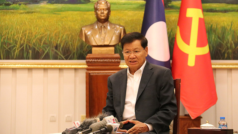 Ông Thongloun Sisoulith cho biết mình đã nghiên cứu nhiều công trình, bài viết của Tổng Bí thư Nguyễn Phú Trọng và cho rằng đó là thành quả của quá trình nghiên cứu sâu sắc và đều mang tính thực tiễn rất cao. (Ảnh: TRỊNH DŨNG) Ông Thongloun Sisoulith cho biết mình đã nghiên cứu nhiều công trình, bài viết của Tổng Bí thư Nguyễn Phú Trọng và cho rằng đó là thành quả của quá trình nghiên cứu sâu sắc và đều mang tính thực tiễn rất cao. (Ảnh: TRỊNH DŨNG)