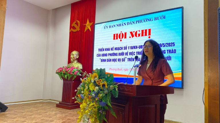 Đồng chí Nguyễn Thị Ánh Ngọc, Bí thư Đảng ủy phường Bưởi phát biểu chỉ đạo.