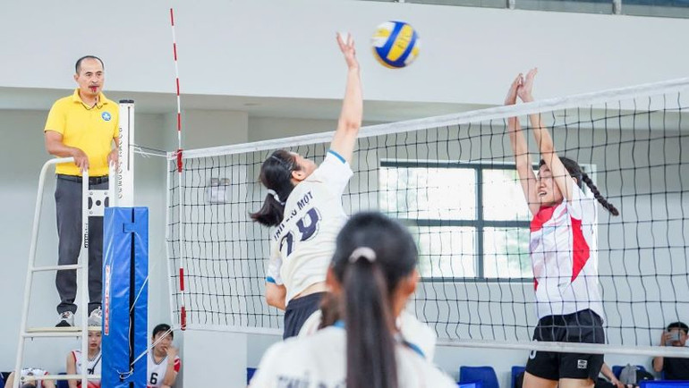 Các đội nữ thi đấu quyết liệt tại Giải vô địch Bóng chuyền nam-nữ tỉnh Bình Dương năm 2025.