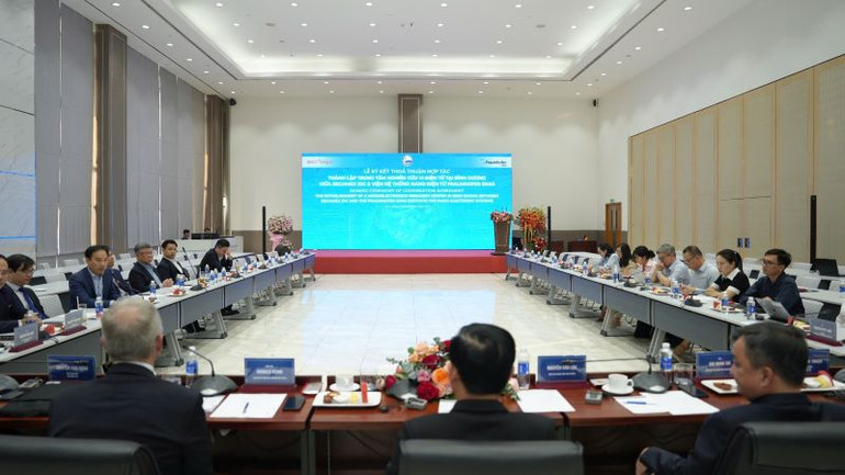 Toàn cảnh buổi ký kết.