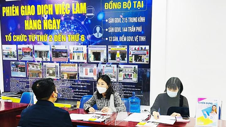 Tăng cường kết nối việc làm cho người lao động. Ảnh: MAI QUÝ