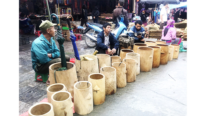 Chổi quét nhà làm từ những cây lúa mì.
