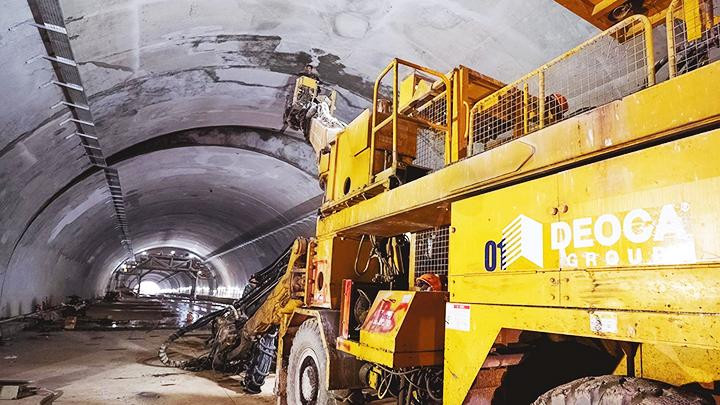 Tập đoàn Đèo Cả thi công hầm Thung Thi trên cao tốc bắc-nam.