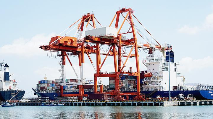 Chi phí vận tải biển giảm phần nào giúp các doanh nghiệp xuất khẩu có được lợi thế. Ảnh: BẮC SƠN