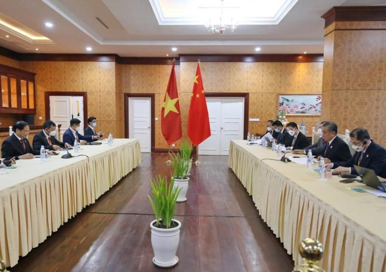 Gặp song phương giữa đoàn Việt Nam và Trung Quốc. Gặp song phương giữa đoàn Việt Nam và Trung Quốc.