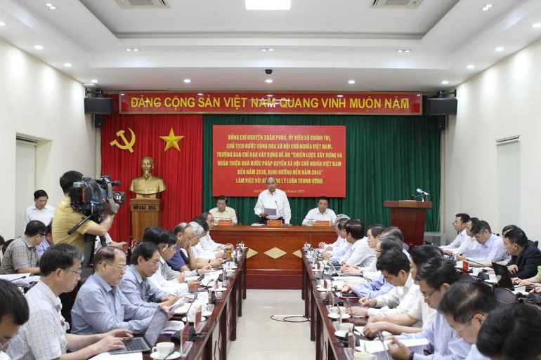 Quang cảnh buổi làm việc.