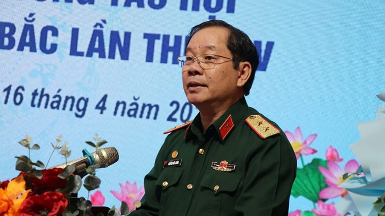 Trung tướng Nguyễn Hữu Chính, Chủ tịch Hội nạn nhân chất độc da cam/dioxin Việt Nam phát biểu tại hội nghị.