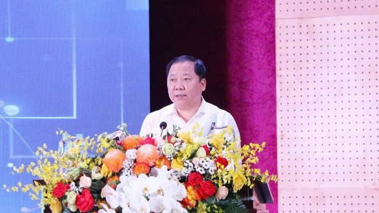 Đồng chí Nguyễn Phi Long, Bí thư Tỉnh ủy Hòa Bình phát biểu tại lễ phát động.