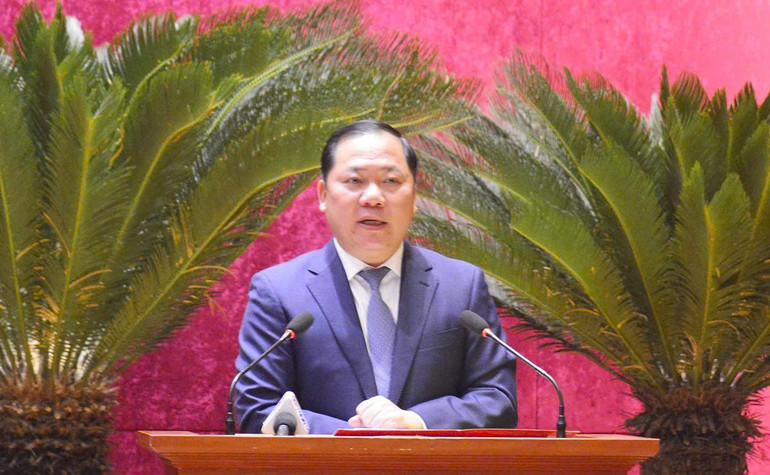 Bí thư Tỉnh ủy Hòa Bình Nguyễn Phi Long phát biểu tại hội nghị.